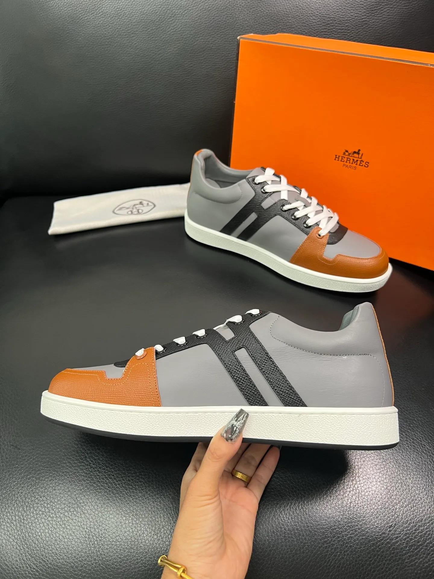 Men's shoes 💰700 Hermes Top Purchasing Agent Hermes counters are on sale at the same time with original factory configuration, original cowhide fabric imported from Italy, high-quality splicing technology, fully imported water-dyed cowhide lining, soles: original soles specially provided by the original factory are super comfortable, the original factory and single goods are of high quality, welcome to compare at the same time at the counter, code number 38-44 (customized 45 46) 85851